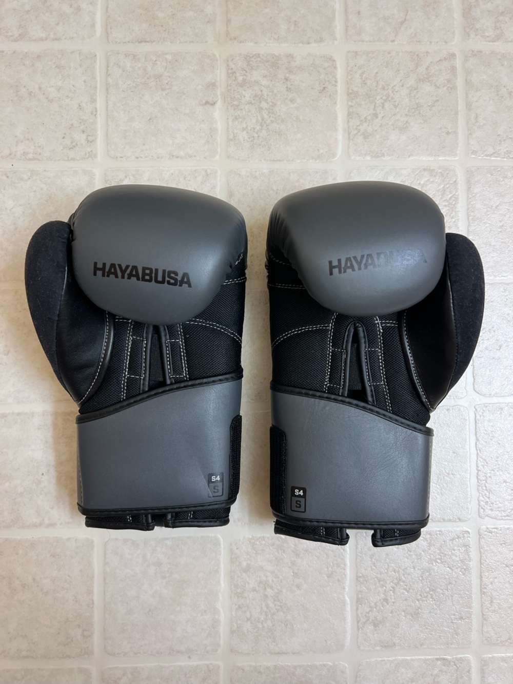 Hayabusa Men's Training Gloves — Gray and Black